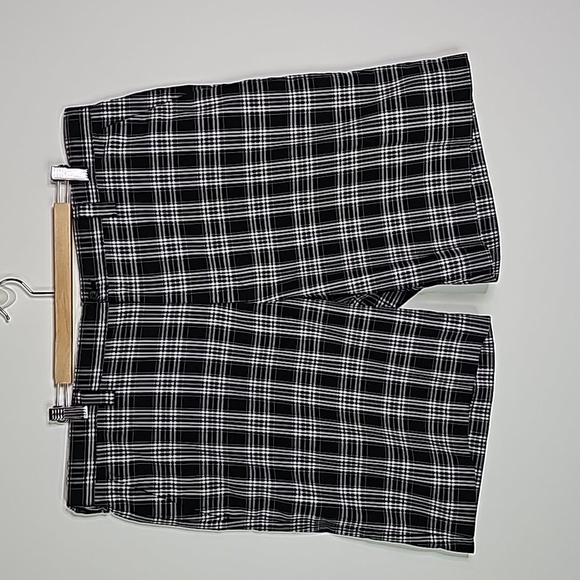 Izod perform 42" waist black and white plaid shorts - Picture 1 of 7